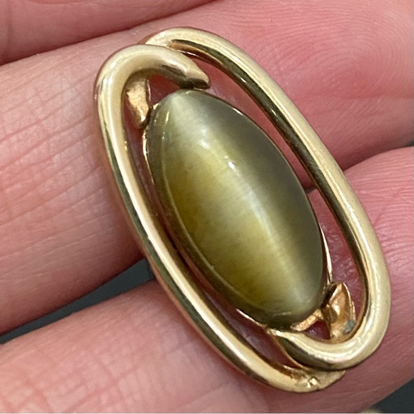 Vintage SWANK Olive Green Cats Eye Oval Gold-tone Cuff Links - Picture 6 of 12